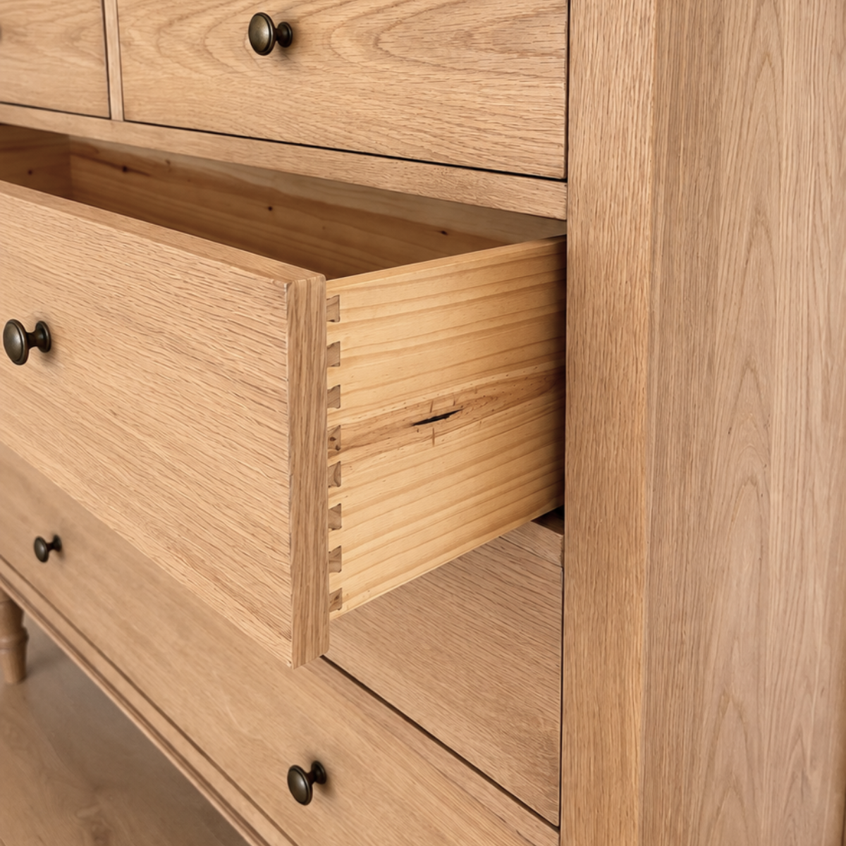 Chloé Dresser, Oak